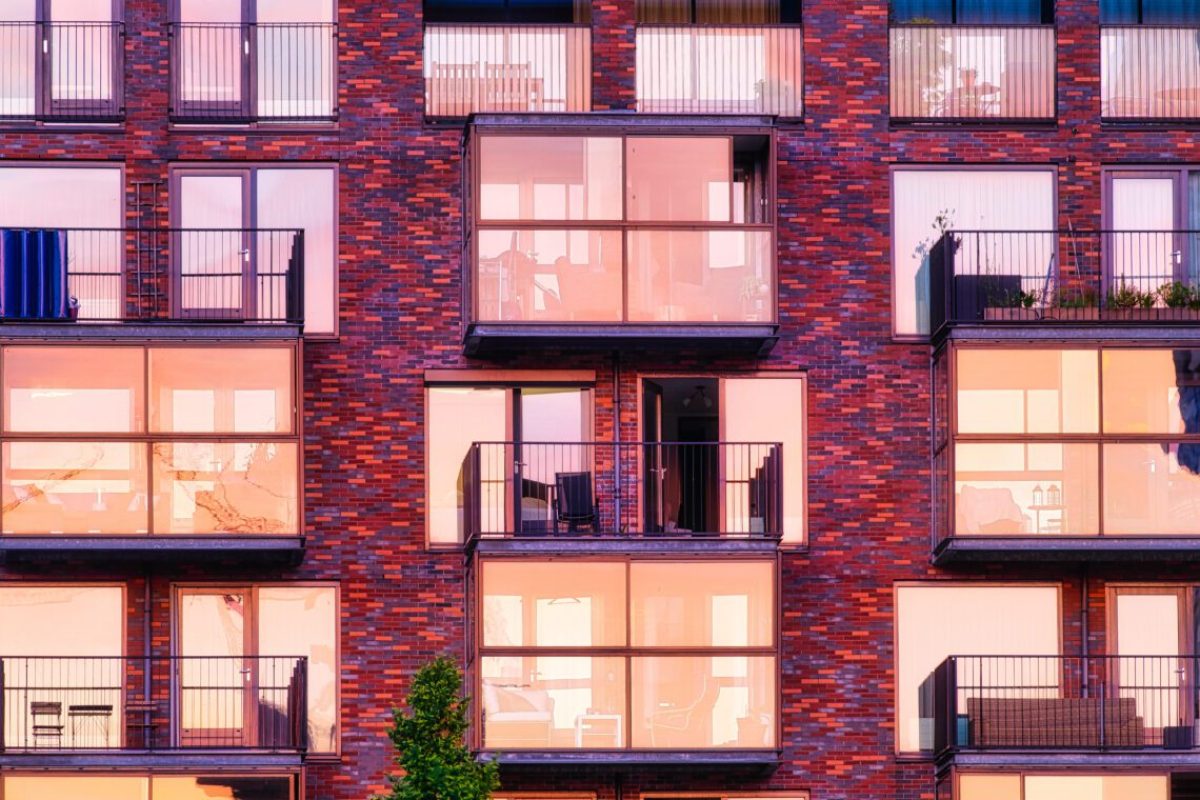 A lot of windows on a skyscraper building. Urban textures and backgrounds. Modern architecture and design. Building details. Balcony on an apartment building.